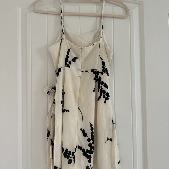 Selfie Leslie Floral Wrap Mini Dress in White/Black - Picture 8 of 10